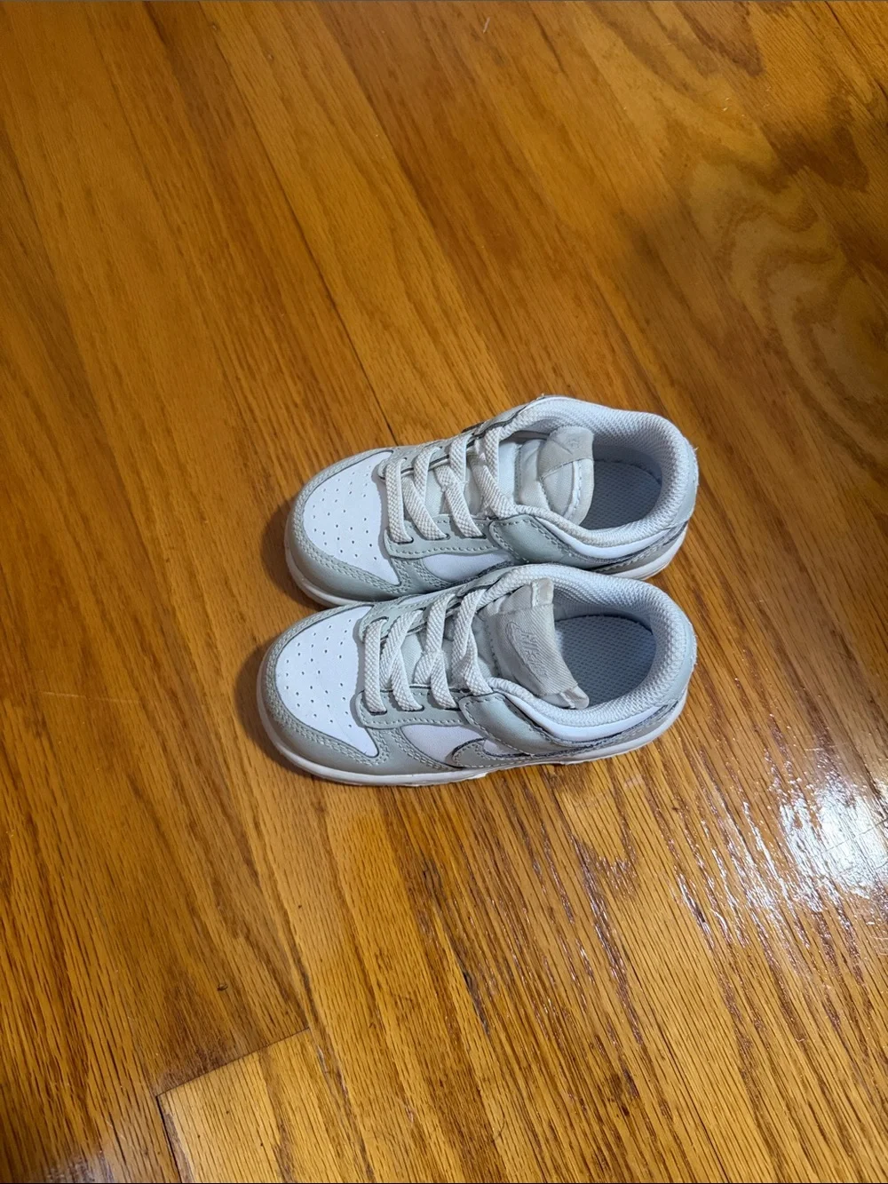 Nike Kids Low-Top Sneakers in Light Gray and White